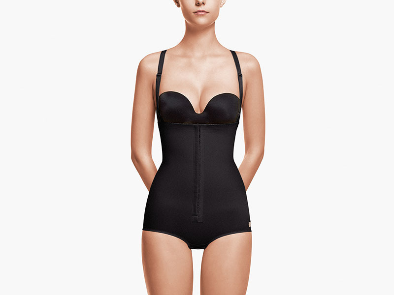 Body z szelkami zapinane na jeden rząd haftek